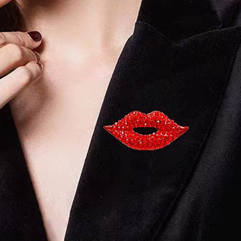 Full of Crystal Lips-shape Bro - Embroidery Lips 评论和价格