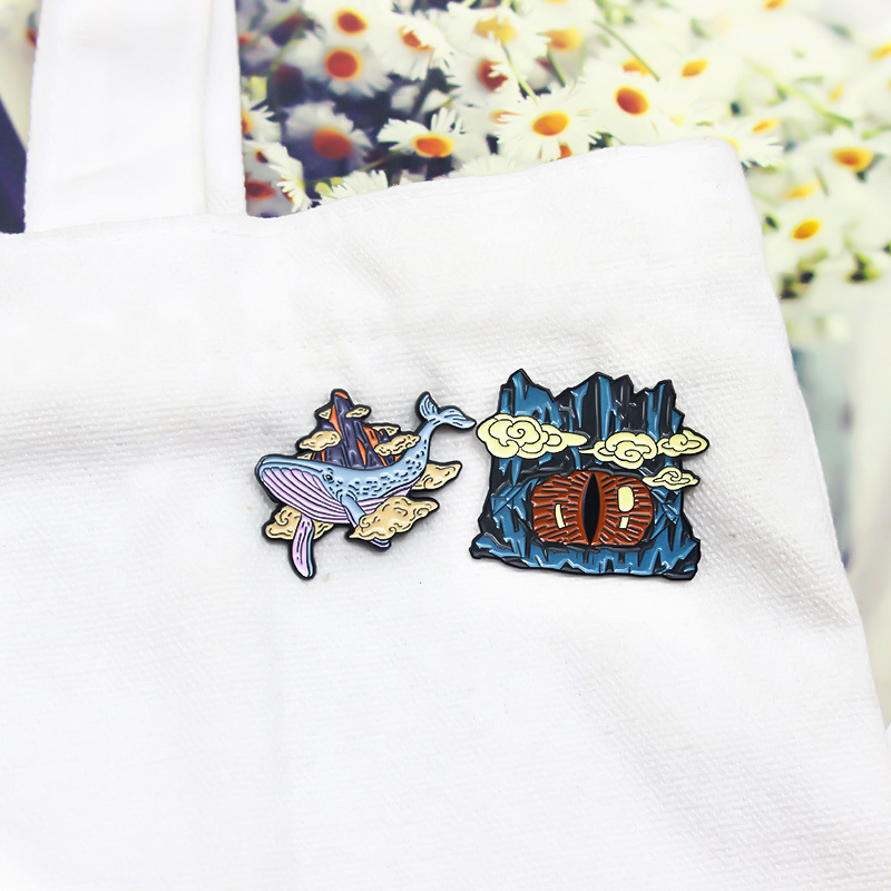 Cartoon Peak Devil's eye and W - Embroidery Fish 评论和价格