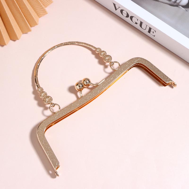 NewMetal Purse Frame With Curv - Embroidery Wallet 评论和价格