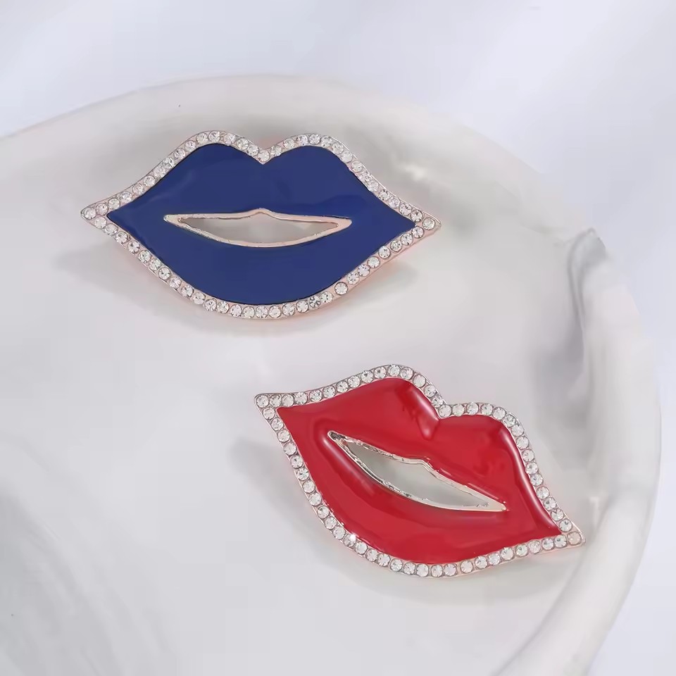 1pc Lips QUEEN Brooch for Wome - Embroidery Lips 评论和价格