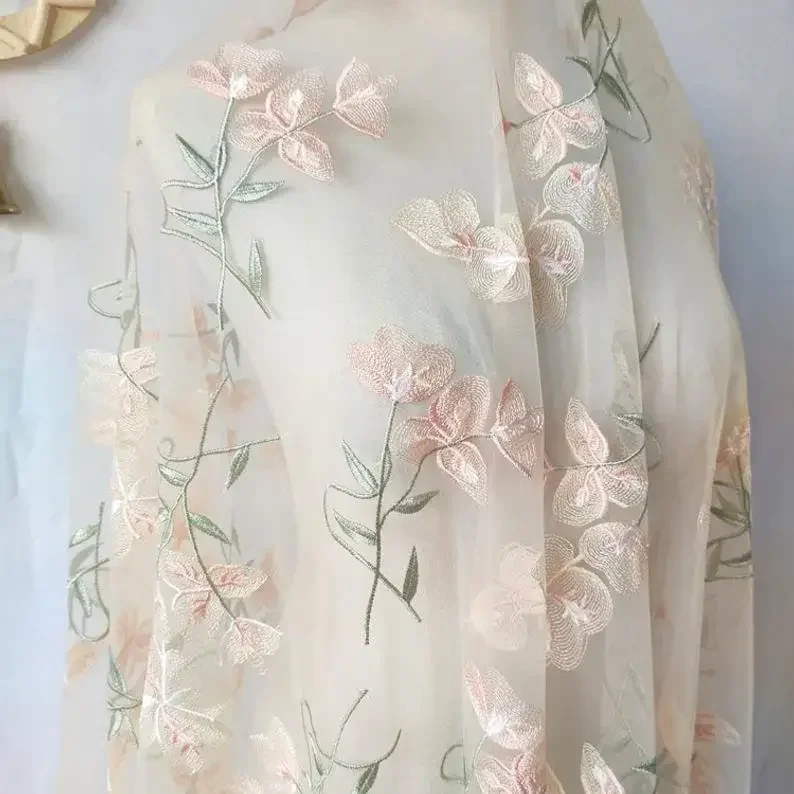 Beautiful Flower Lace fabric A - Embroidery Veil 评论和价格