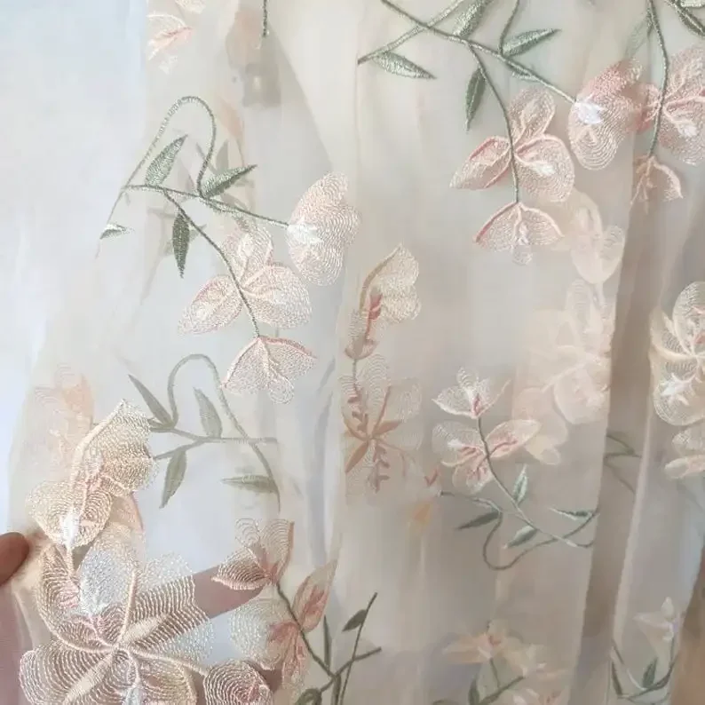 Beautiful Flower Lace fabric A - Embroidery Veil 评论和价格