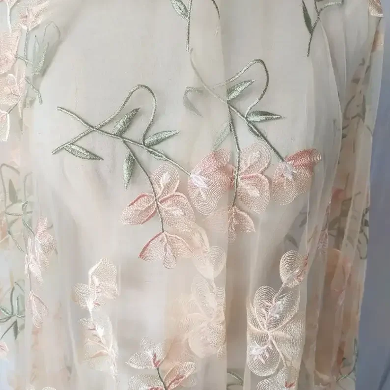 Beautiful Flower Lace fabric A - Embroidery Veil 评论和价格