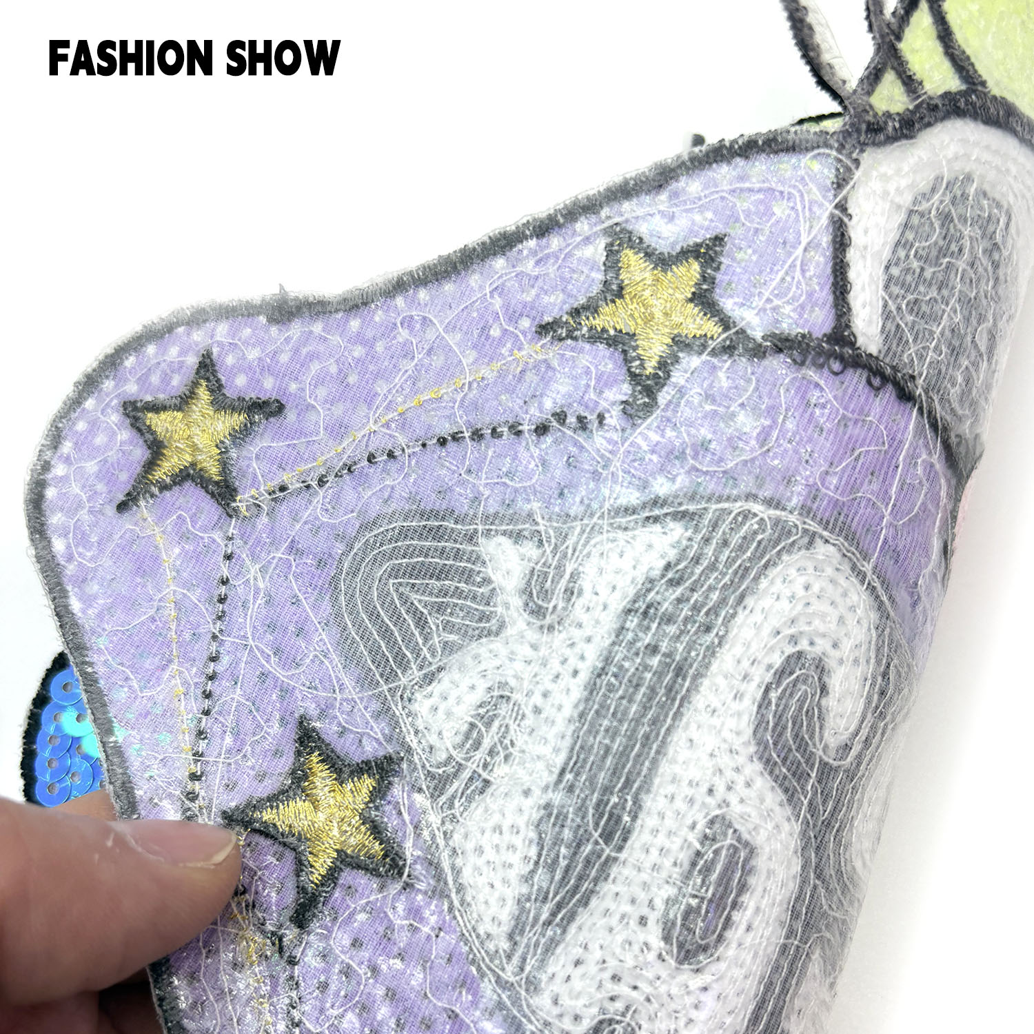 Iron-On DIY Lip-Shaped Sequin  - Embroidery Lips 评论和价格